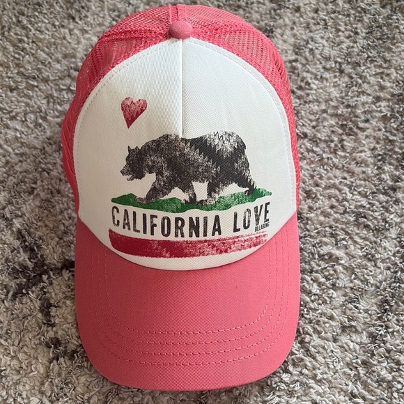 Billabong Pink and White adjustable Trucker Hat California Love with bear detail - Picture 1 of 8